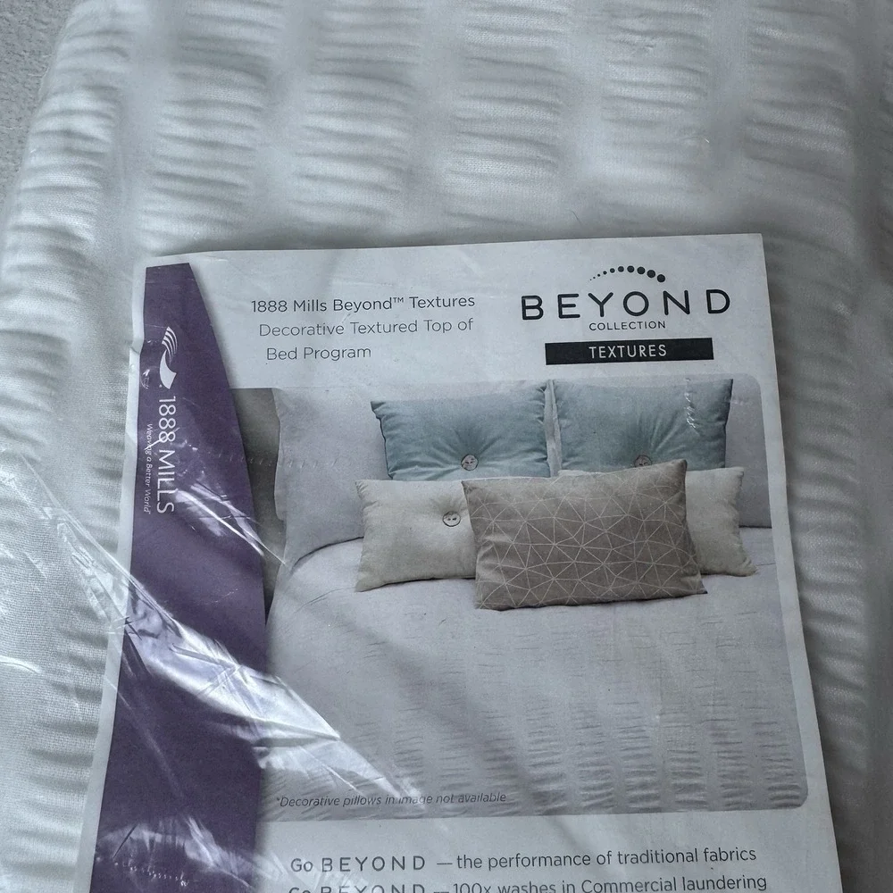 Beyond Textures Collection 1888 Mills Queen Duvet Cover White 94x94 Jetspun